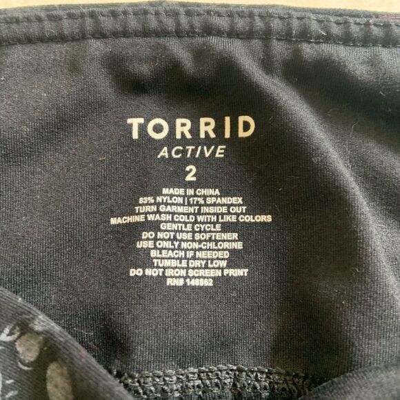 Torrid Black Bike Shorts Skull Skeleton Hearts Star Side Pocket Size 2 Goth - Picture 5 of 6